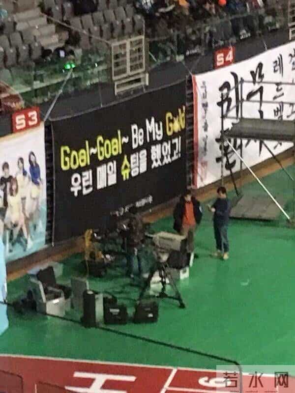 [EXO][分享]160118 偶像运动会xiumin加油横幅 sense满分