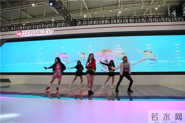 韩国女团竟然也对这款小型电动汽车情有独钟