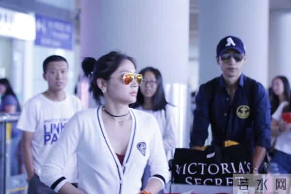 深扒魏晨老婆!长相甜美出身于内地首个女团,婆媳关系更羡煞旁人