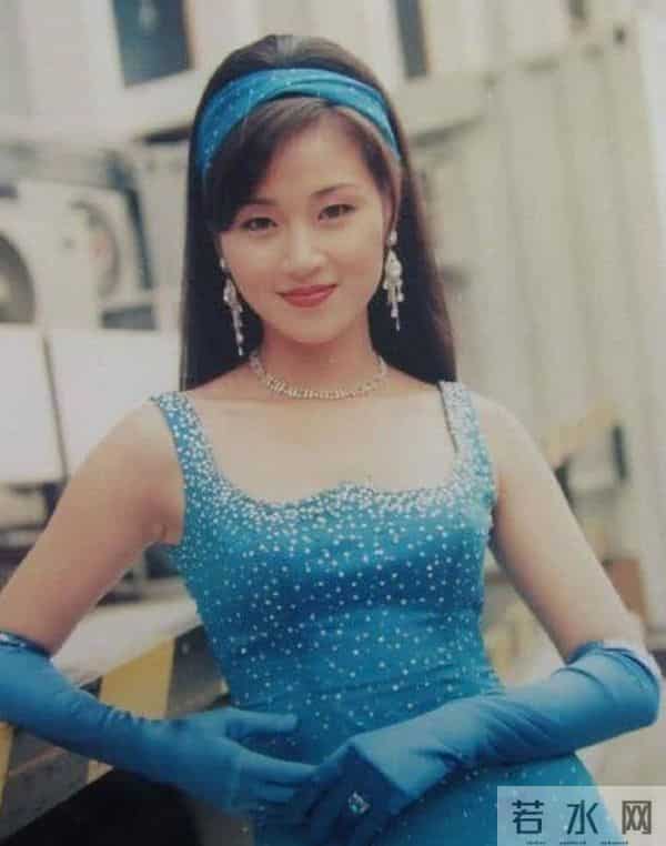 《我和春天有个约会》完美融合精明与单纯的金露露，因美好而幸福