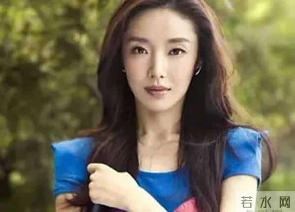 前江西首富欠下700亿,套现61亿带女星出逃,父亲受打击因病去世