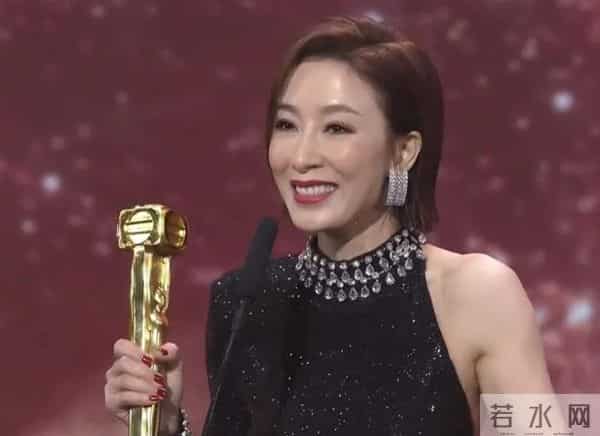 TVB颁奖礼：杨怡紧身礼服抢镜，陈自瑶好美，视后龚嘉欣造型翻车