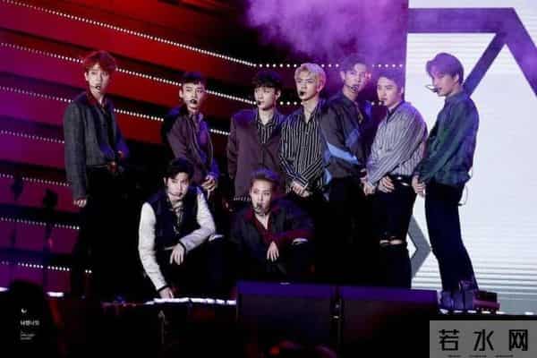 EXO边伯贤吴世勋机场照，忙内提LV蒙面难遮盛世美颜，二人真瘦了