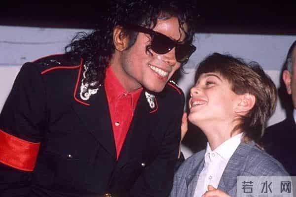 迈克尔·杰克逊最新尸检报告：全身是针眼，胃里除了药什么都没有