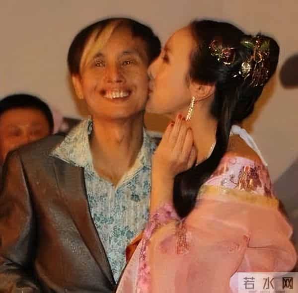 干露露一岁女儿曝光！妹妹干毛毛成网红，网友调侃“露毛姐妹！”