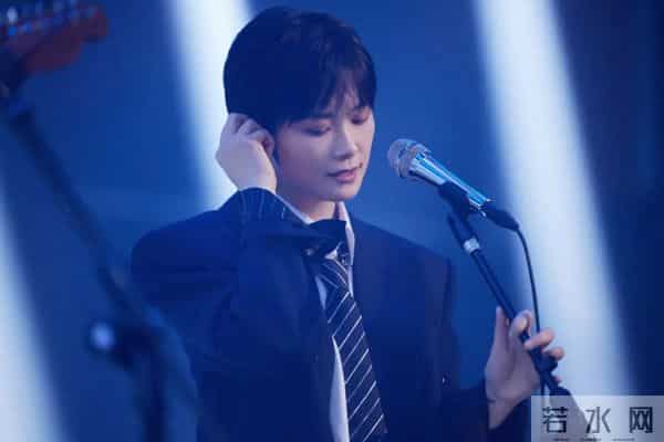 李宇春的反击，迟到了十五年