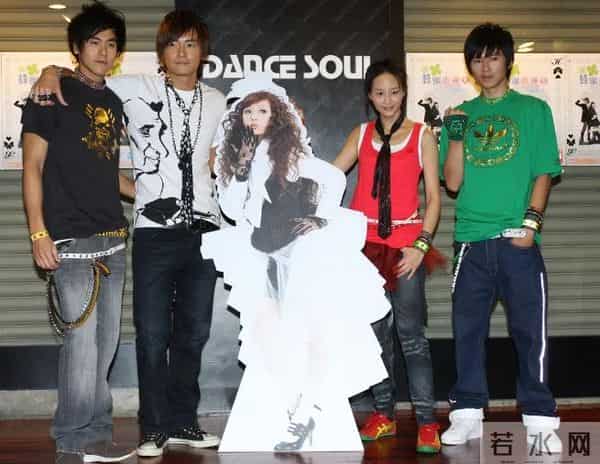 宝岛偶像剧一哥李国毅宣布结婚，新娘大他三岁，恋爱16年终成正果