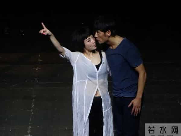 殷桃的坎坷情史：深陷包养门的同时，还被搅进两男三女的爱恨纠葛