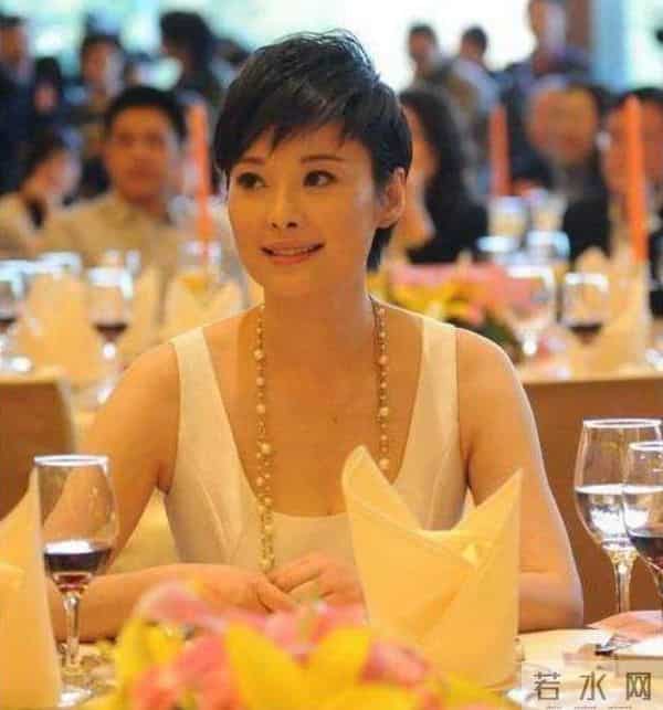 袁立:三婚两离,50岁还没孩子,受伤之后才明白还是中国男人好