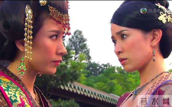 《宫心计》花絮曝光,陈豪自己补妆,杨怡戏服下的破洞牛仔裤亮了