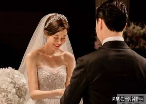 金荷娜模样与年轻时差距大 与张东健传绯闻 嫁富豪男友40岁产子