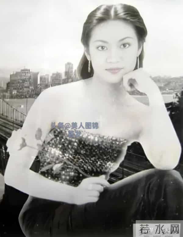 郭靖师傅~斑斑,主持过央视春晚,前夫惠天赐,姐姐森森