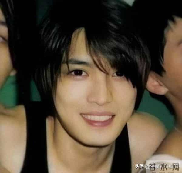 10年封杀涅槃重生,SM没能杀死他:穷小子逆袭的狗血人生