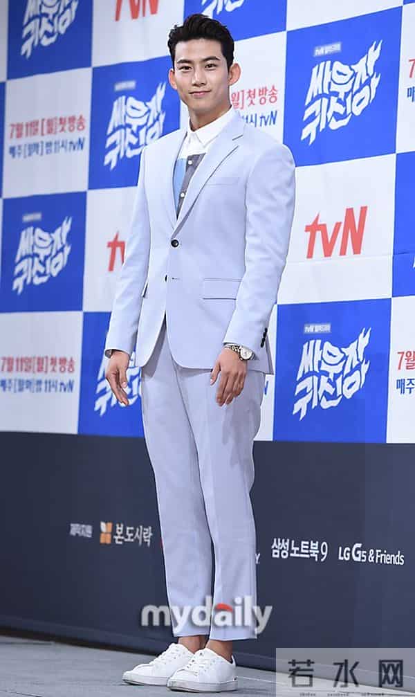 [MD PHOTO] 韩国艺人玉泽演、金素贤出席新剧《战斗吧，鬼神》发布会