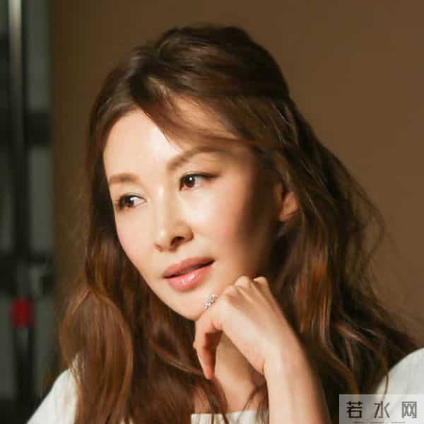 韩国情色片女演员,演技出众荣获影后,却为了金钱陷害张紫妍