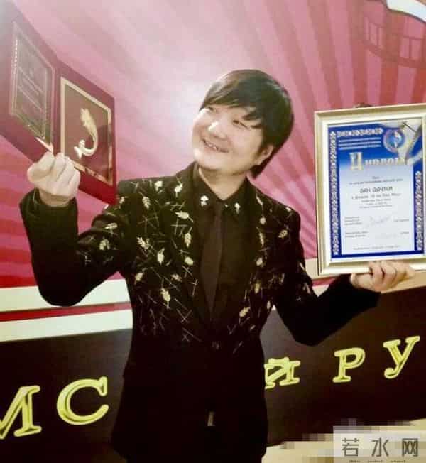 丑出新高度！ 长成这样的他曾被董洁爱过