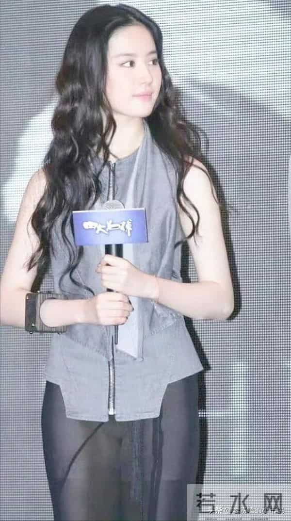 刘亦菲穿透视裙炸场!轻盈薄纱若隐若现,美到窒息谁懂?