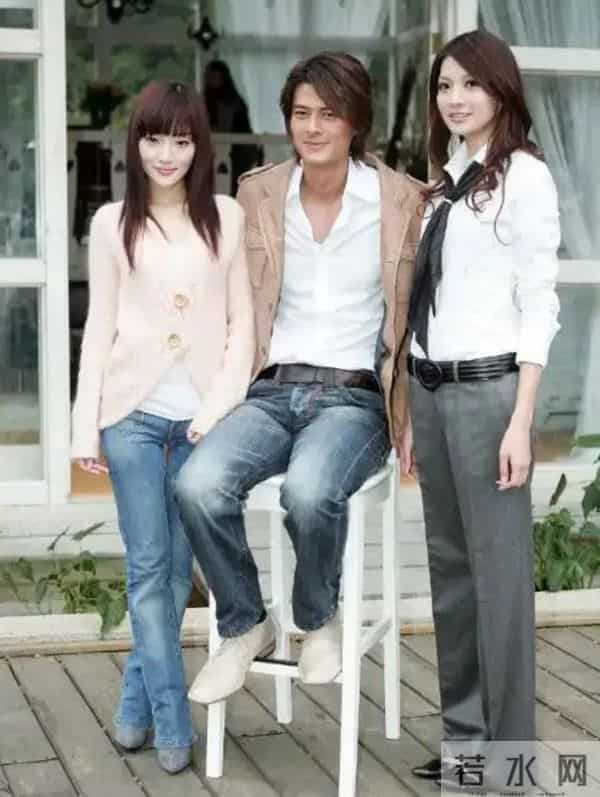 38岁吴亚馨晋升人妻，与上海男友领证画面曝光，曾深陷不雅照风波