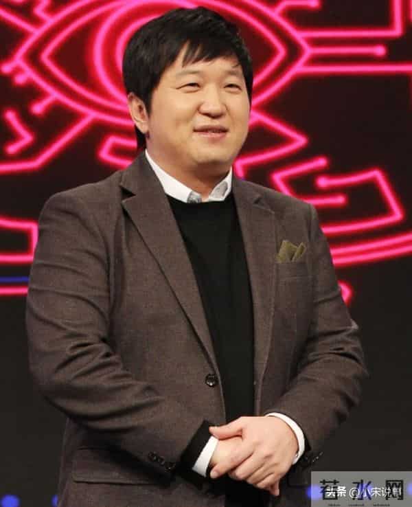 韩国男星海外旅游被误认为是中国人，瞬间脸色大变，对着镜头发怒_0