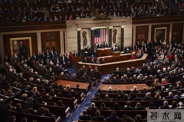 美国女政客陷入“艳照门”,不雅照被外人拿到,要求尊重自己隐私