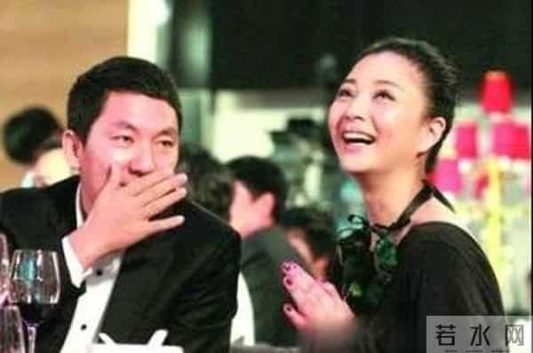 殷桃的坎坷情史：深陷包养门的同时，还被搅进两男三女的爱恨纠葛