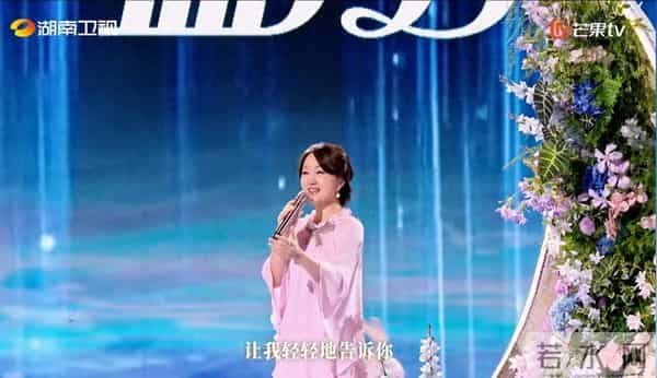 杨钰莹中秋晚会唱哭全场:十年沉寂因远华案,一代人青春醒了