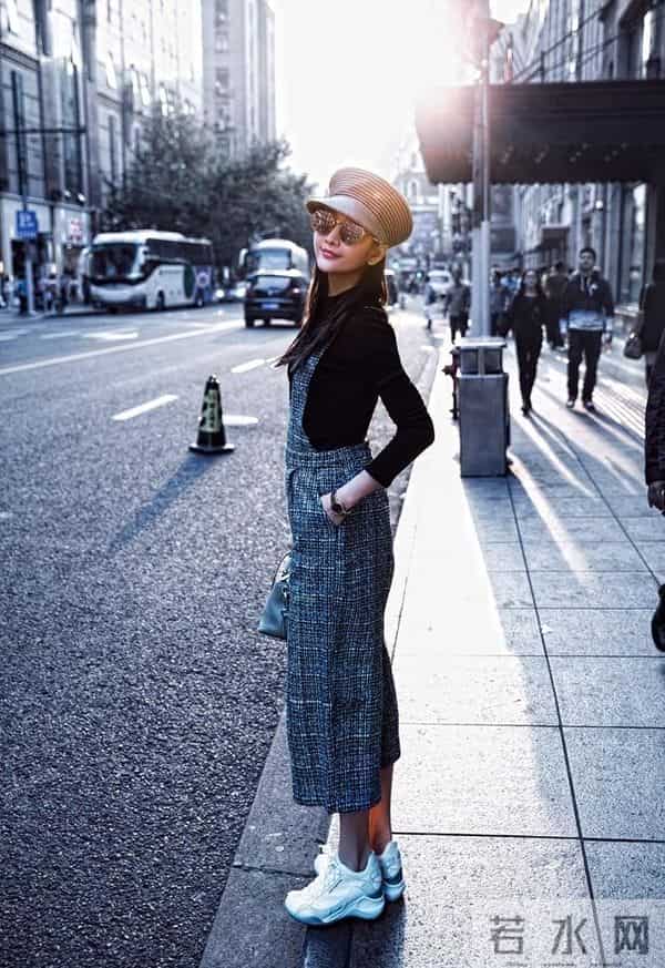 章子怡又出大招，穿蕾丝半透连体裤勾勒S型曲线，驾驭起来没压力