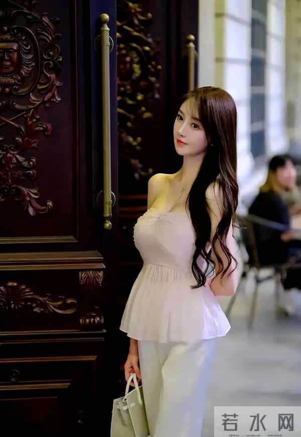 珂言珂语“整容，隆胸，炫富，虐恋，专钓富男”，黄晓明摊上事了