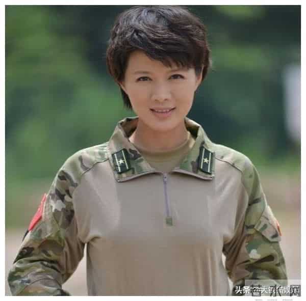 矫揉造作就别演军旅剧了，这8位女星告诉你，什么叫飒爽军人气质