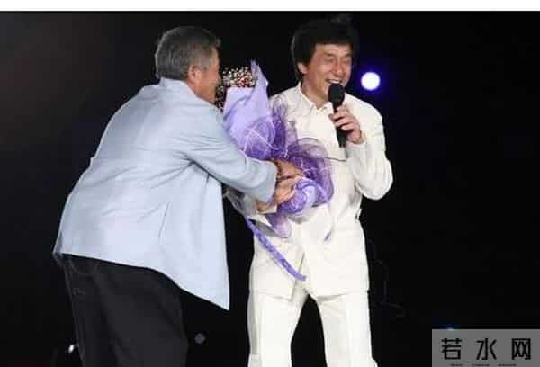 2014年，成龙高调举办60岁寿宴，各路明星巨贾纷纷捧场。