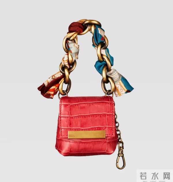 让她们美出天际的包包，居然赢在一根“条”上？