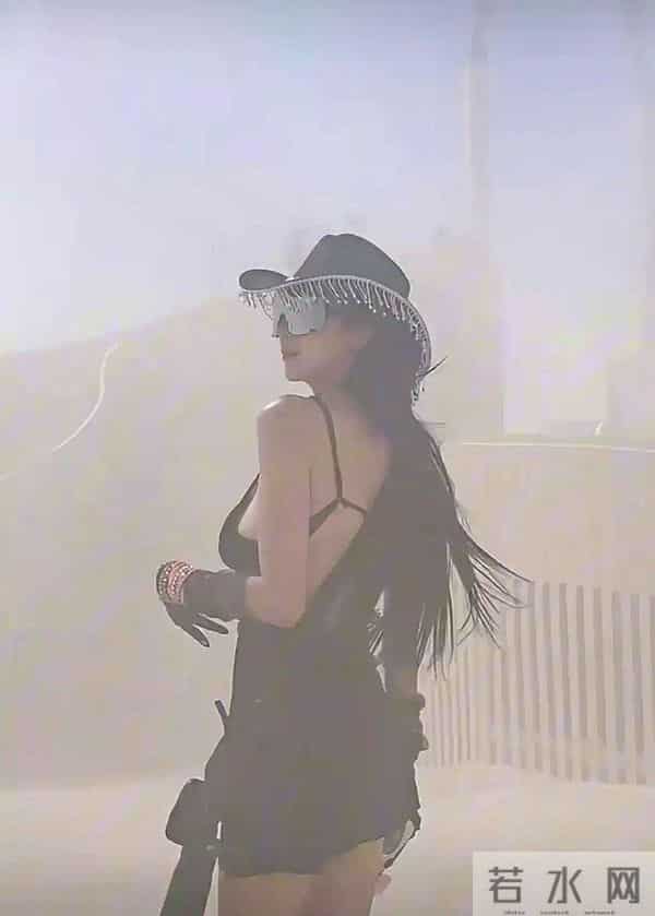 陈浩民老婆蒋丽莎近照令人认不出,对比之前差别很大,网红感十足