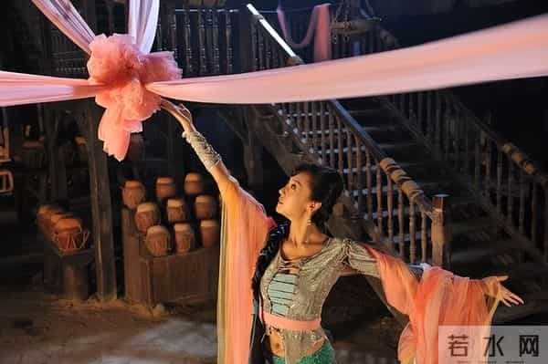 《财神客栈》老板娘出场，在场男人眼珠子快掉下来：这是蒙汗药