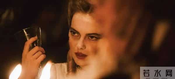 女神全裸出镜，35岁二封影后