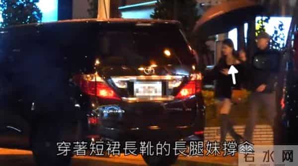 陶喆被曝再出轨？深夜与一短裙女子举止亲密，一路牵手关怀备至