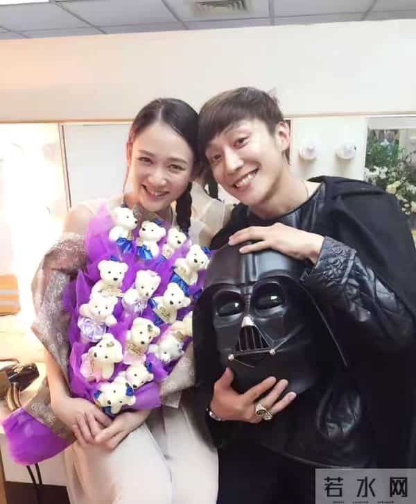 乔任梁迎34岁冥诞,父母放飞气球为其庆生,现场浪漫却惹人落泪