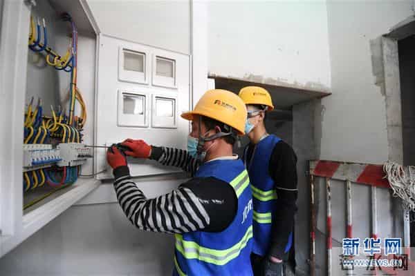 88级台阶，终于不再是座“山”——北京老旧小区加装电梯现状调查