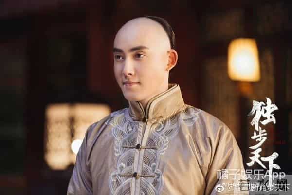 还记得《新还珠格格》里的永琪吗?他头发竟变成这样?