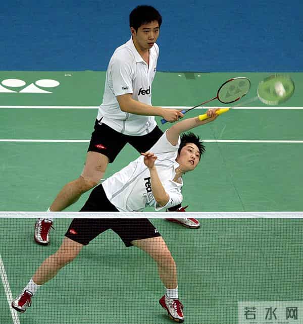 羽毛球奥运冠军于洋：运动生涯悲情，退役卖衣服，婚恋成谜