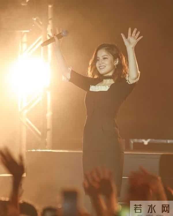 她16岁被杨贤硕选中,进入YG却被耽误了7年,李夏怡终于离开YG