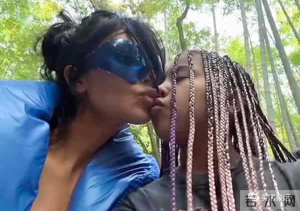 金卡戴珊离婚又分手后变化超大！素颜出镜惊呆网友，参演爆火美剧