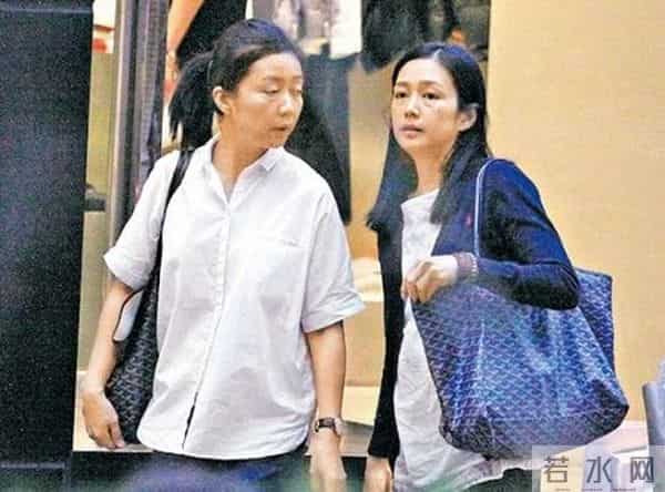 伊能静晒儿女合照 称作为母亲有爱的能力