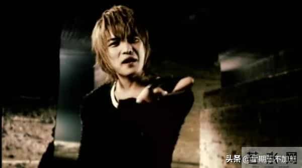 10年封杀涅槃重生,SM没能杀死他:穷小子逆袭的狗血人生