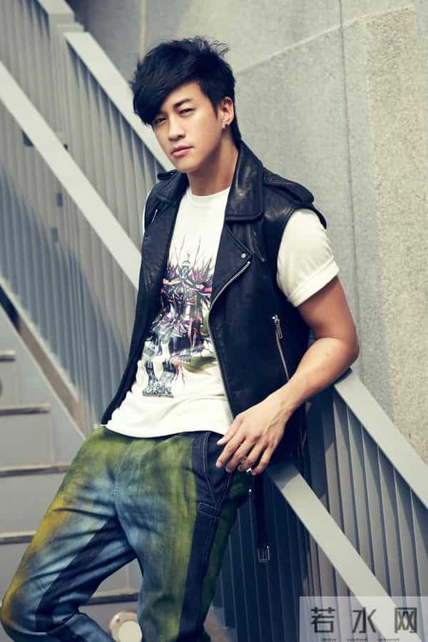 何润东：三次表白孙俪被拒，41岁娶柜姐为妻，恩爱多年无子也幸福