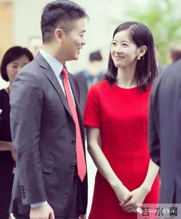 合影被裁？奶茶妹妹的千亿名媛晋级路还有多长？