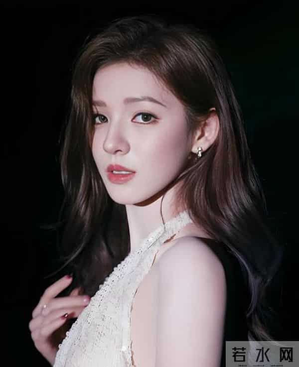 “女人不会明说但希望你懂的3个‘勾引暗号’，收到请行动！”