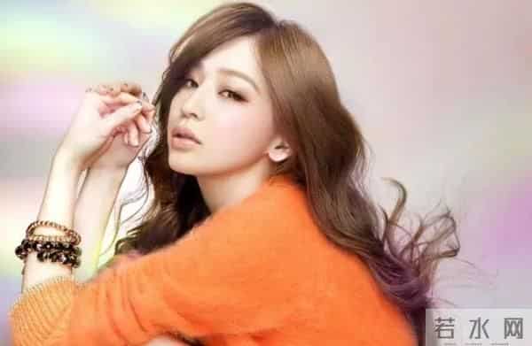 她一出道就是少男杀手，曾因一首《当你》爆红！17年过去，有多少人还在听她的歌？