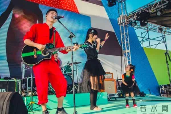 第一文青夫妻40岁了：结婚生子就是最浪漫的事