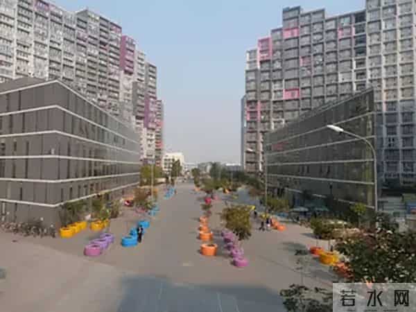 前江西首富欠下700亿,套现61亿带女星出逃,父亲受打击因病去世