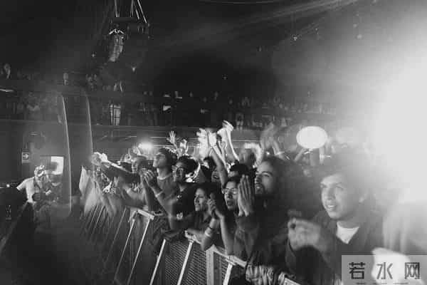 年轻人追星最高境界,就是把偶像写在论文里